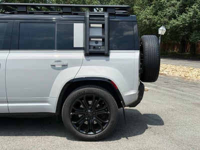2026 Land Rover Defender 110 OCTA