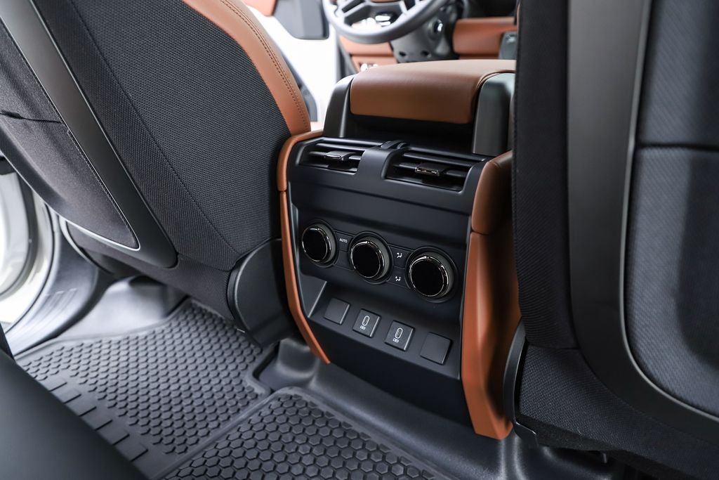 2026 Land Rover Defender 110 OCTA