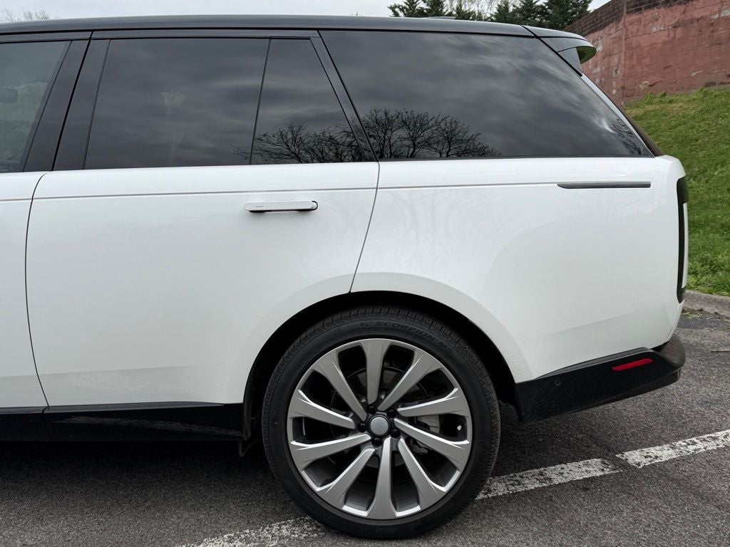 2025 Land Rover Range Rover SE
