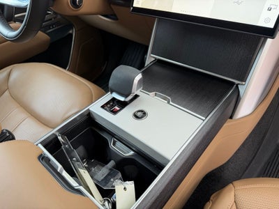 2025 Land Rover Range Rover SE