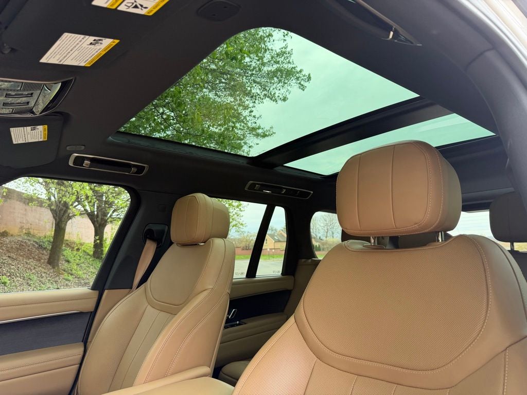 2025 Land Rover Range Rover SE