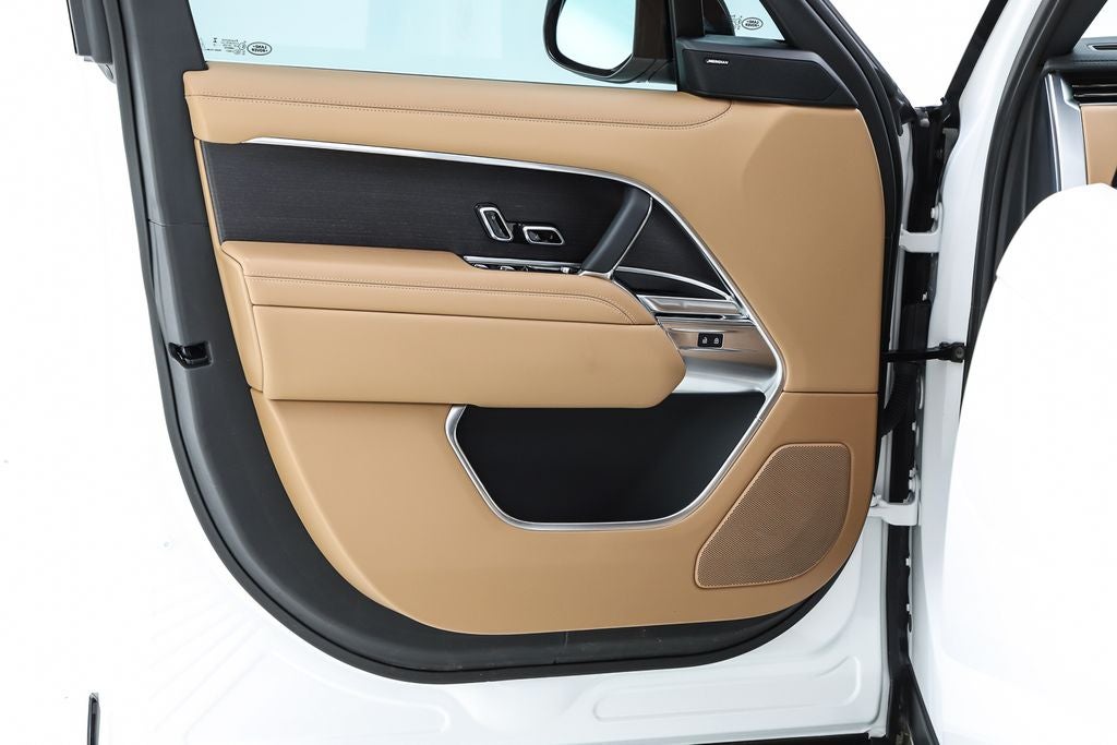 2025 Land Rover Range Rover SE