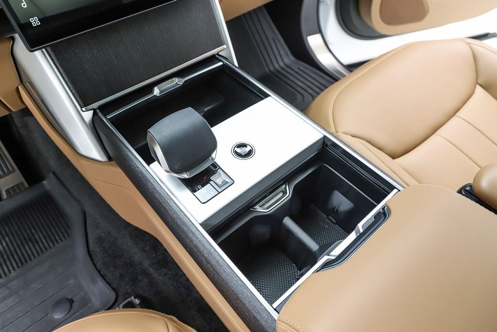 2025 Land Rover Range Rover SE