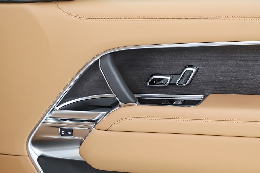 2025 Land Rover Range Rover SE