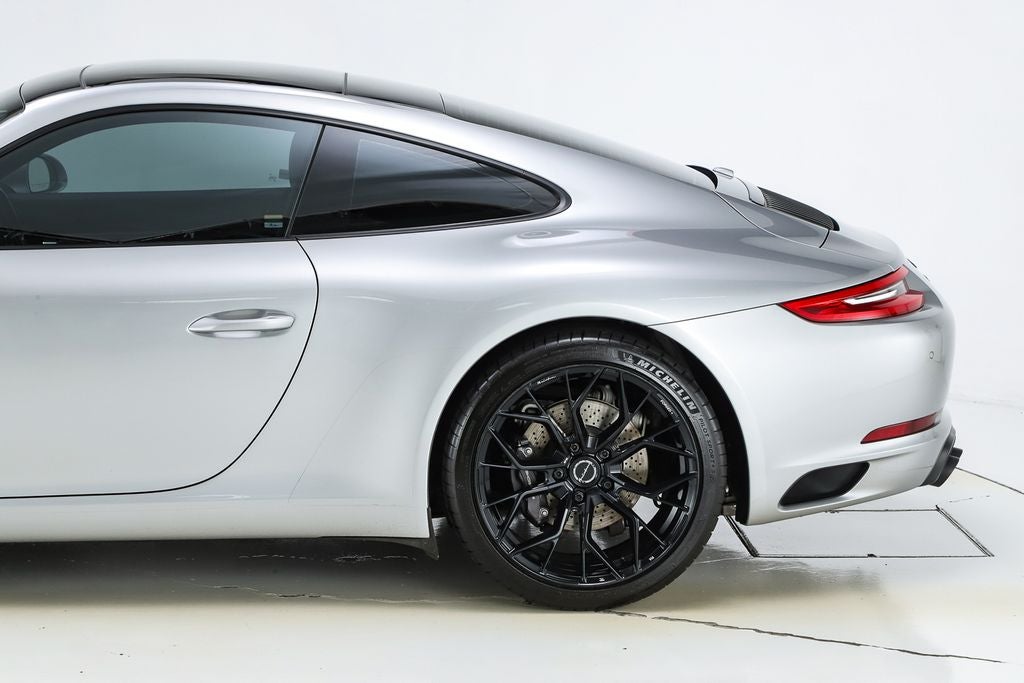 2019 Porsche 911 Carrera