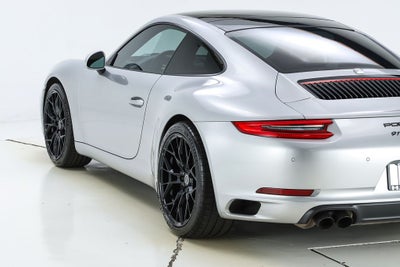 2019 Porsche 911 Carrera