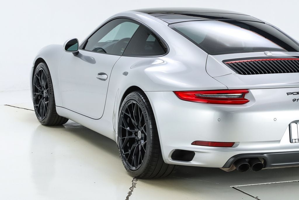 2019 Porsche 911 Carrera