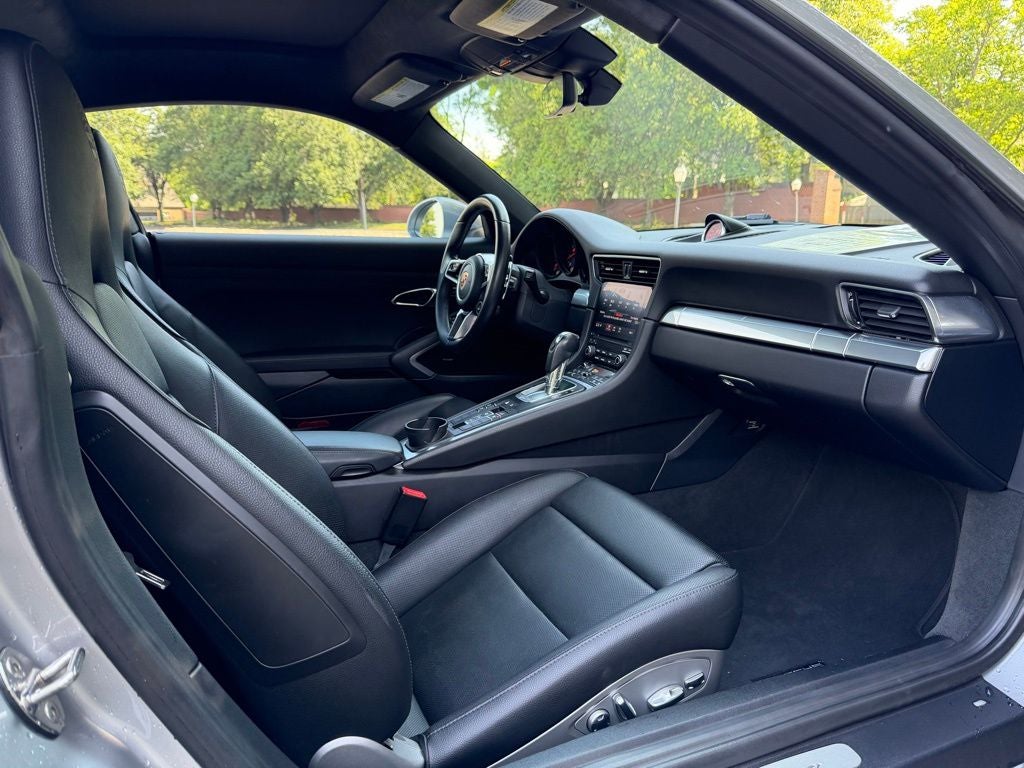 2019 Porsche 911 Carrera