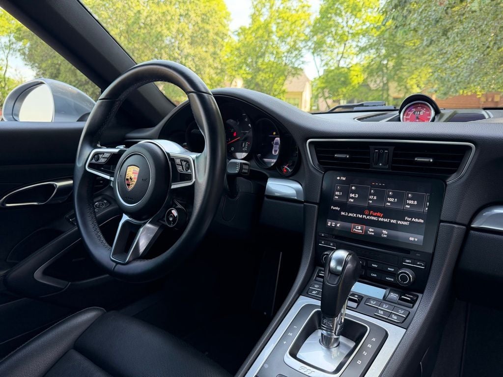 2019 Porsche 911 Carrera