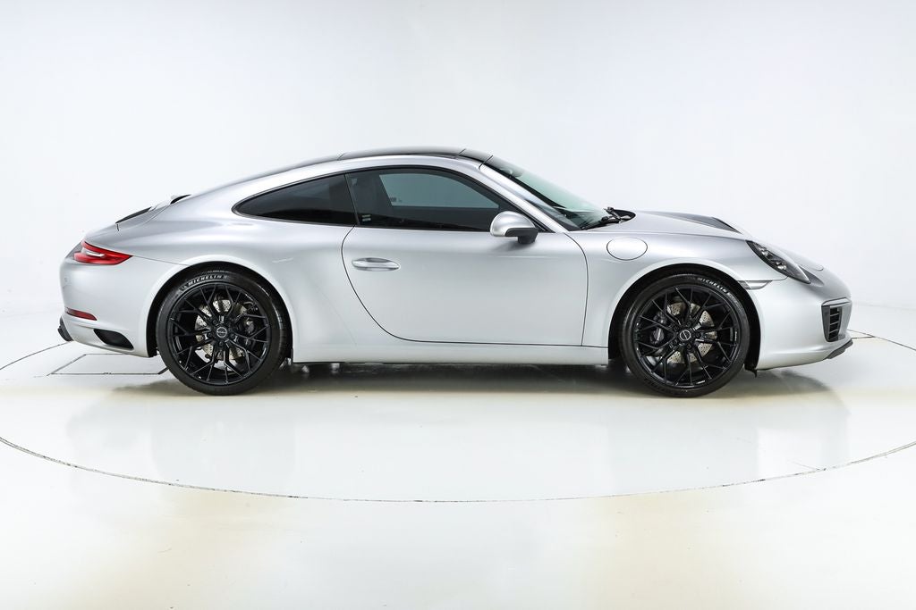 2019 Porsche 911 Carrera