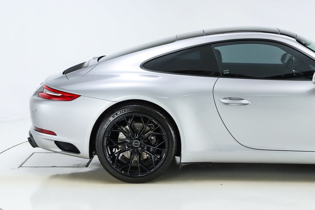 2019 Porsche 911 Carrera