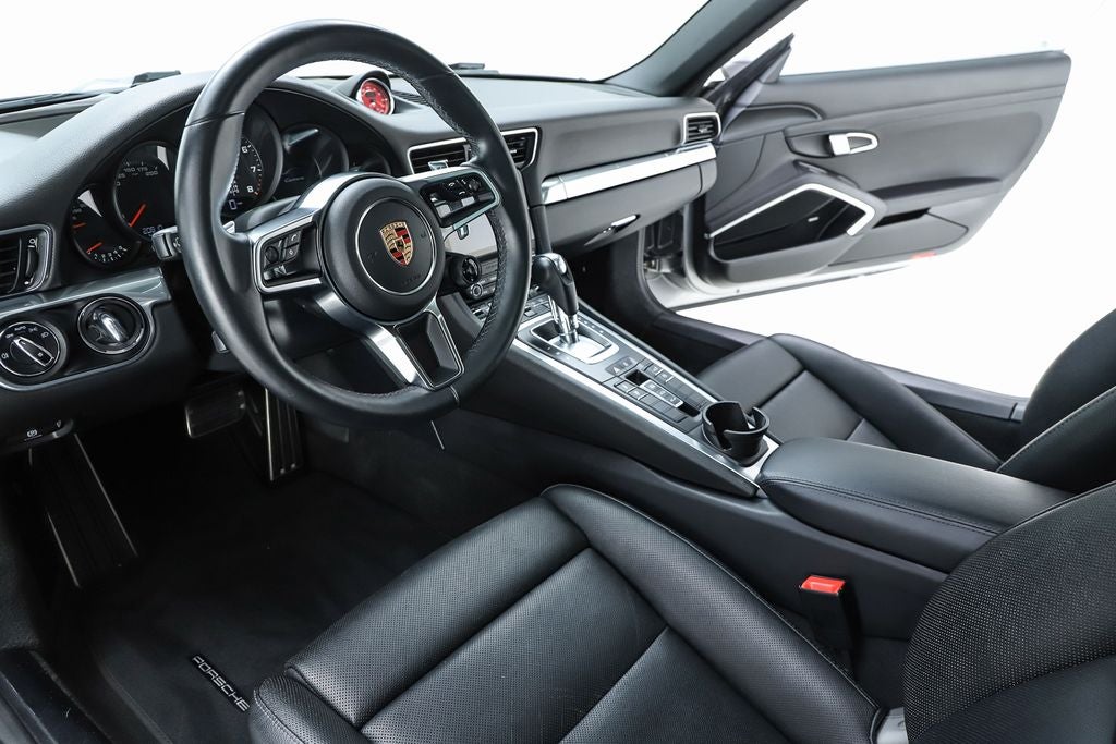 2019 Porsche 911 Carrera