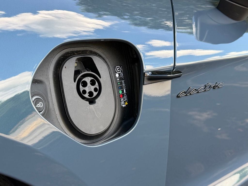 2025 Porsche Taycan 4