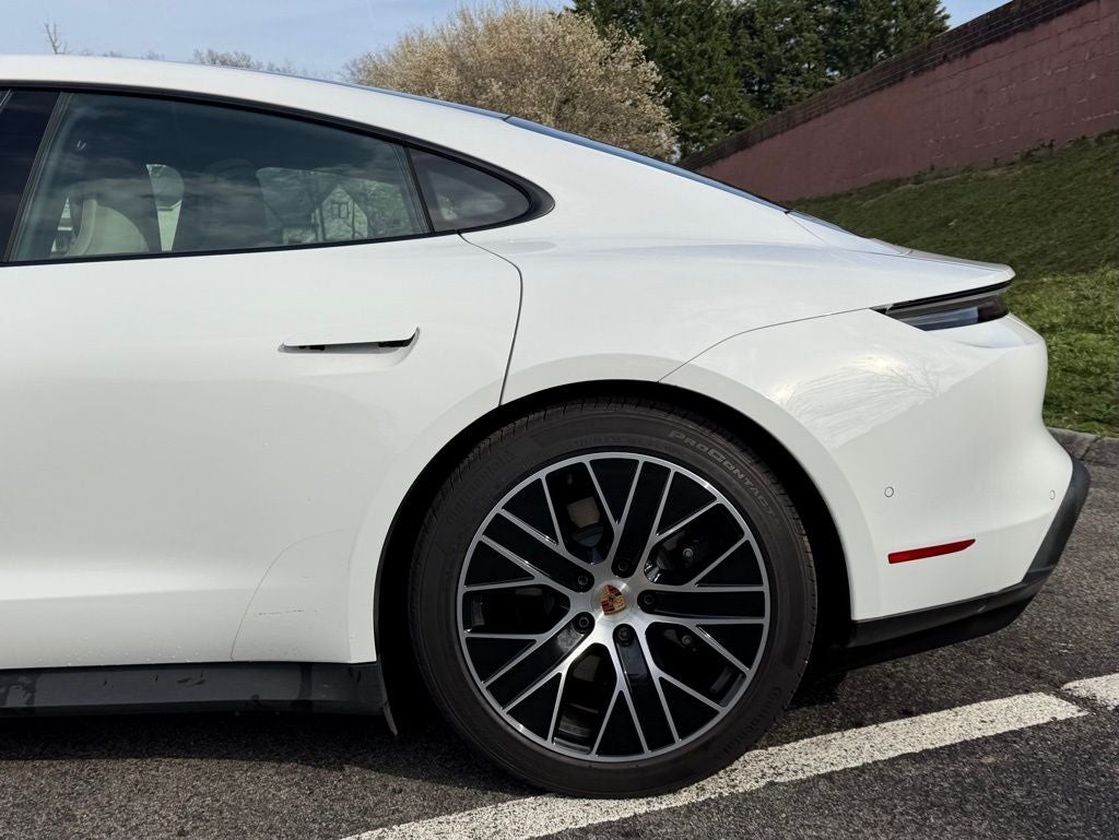 2025 Porsche Taycan 4
