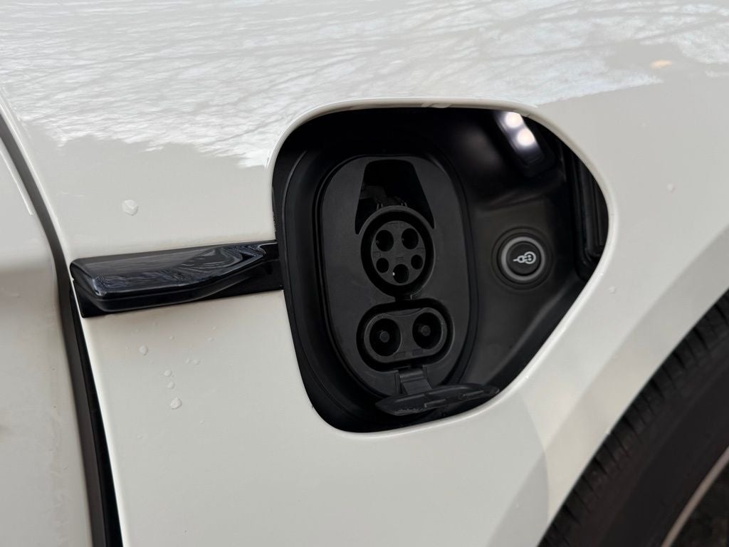 2025 Porsche Taycan 4