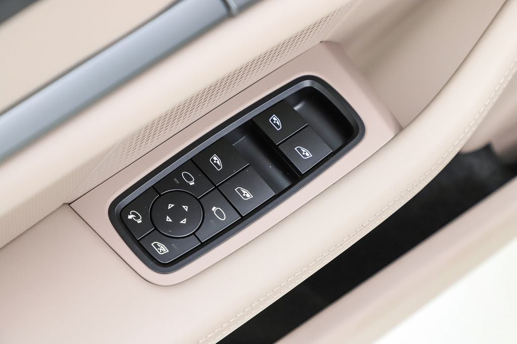 2025 Porsche Taycan 4