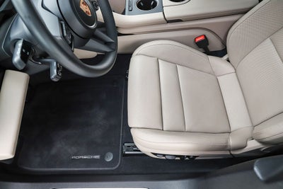 2025 Porsche Taycan 4