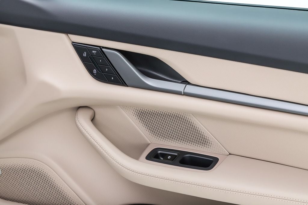 2025 Porsche Taycan 4