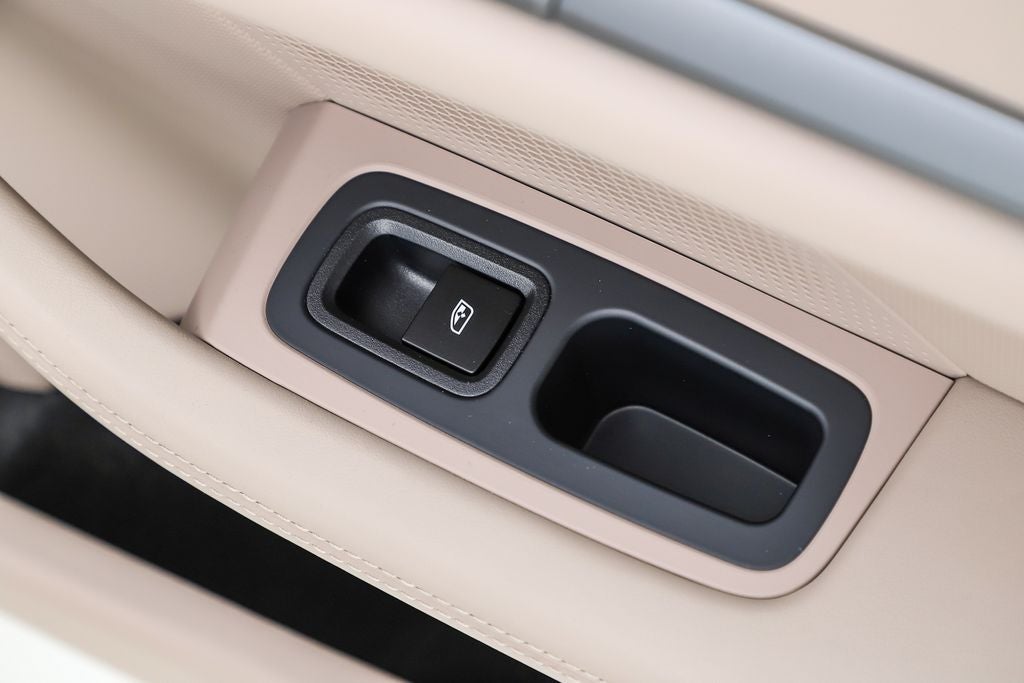 2025 Porsche Taycan 4