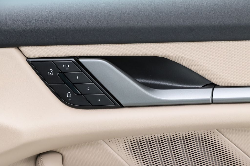 2025 Porsche Taycan 4