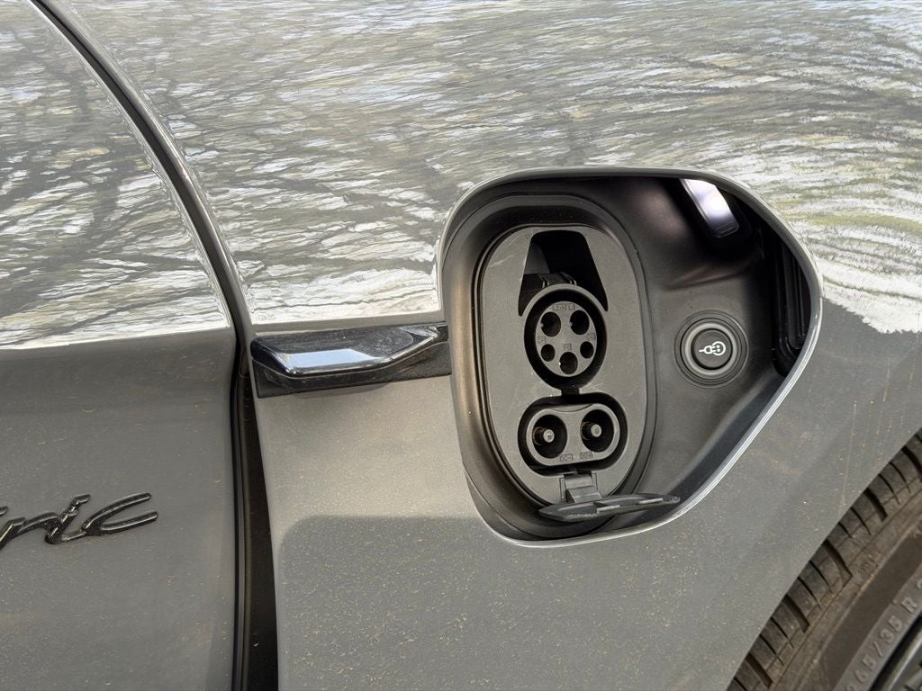 2025 Porsche Taycan 4