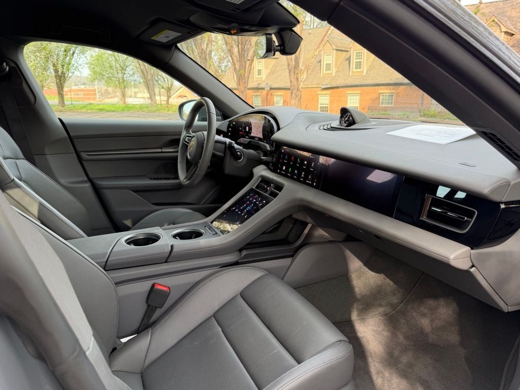 2025 Porsche Taycan 4