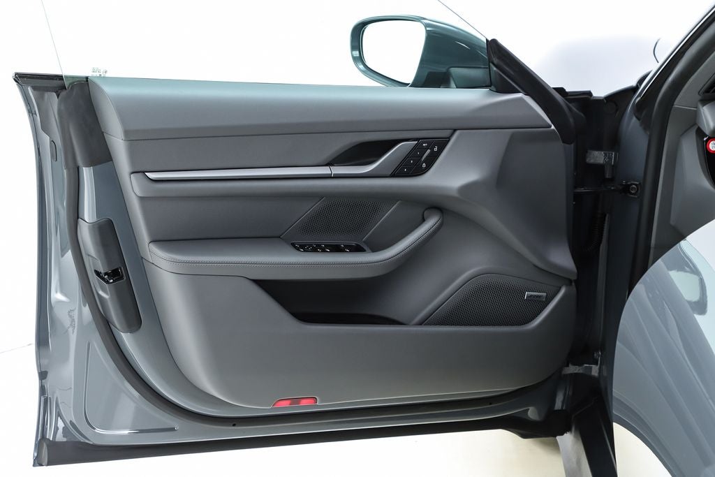 2025 Porsche Taycan 4