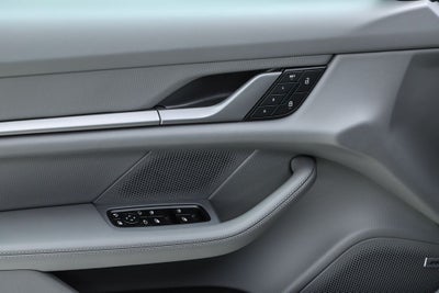 2025 Porsche Taycan 4