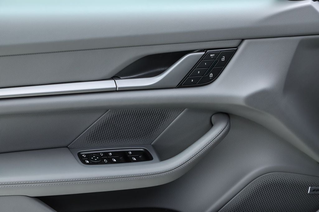 2025 Porsche Taycan 4