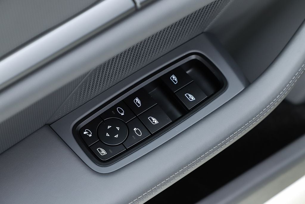 2025 Porsche Taycan 4