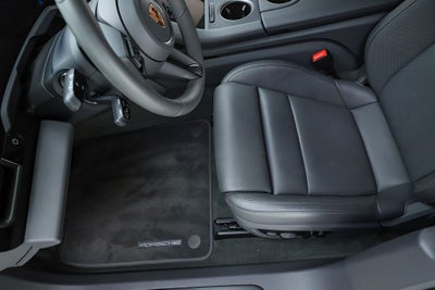 2025 Porsche Taycan 4