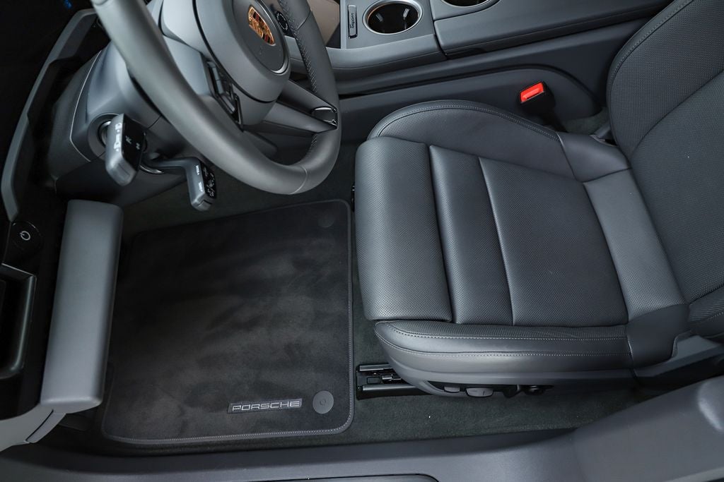 2025 Porsche Taycan 4