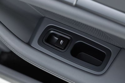 2025 Porsche Taycan 4