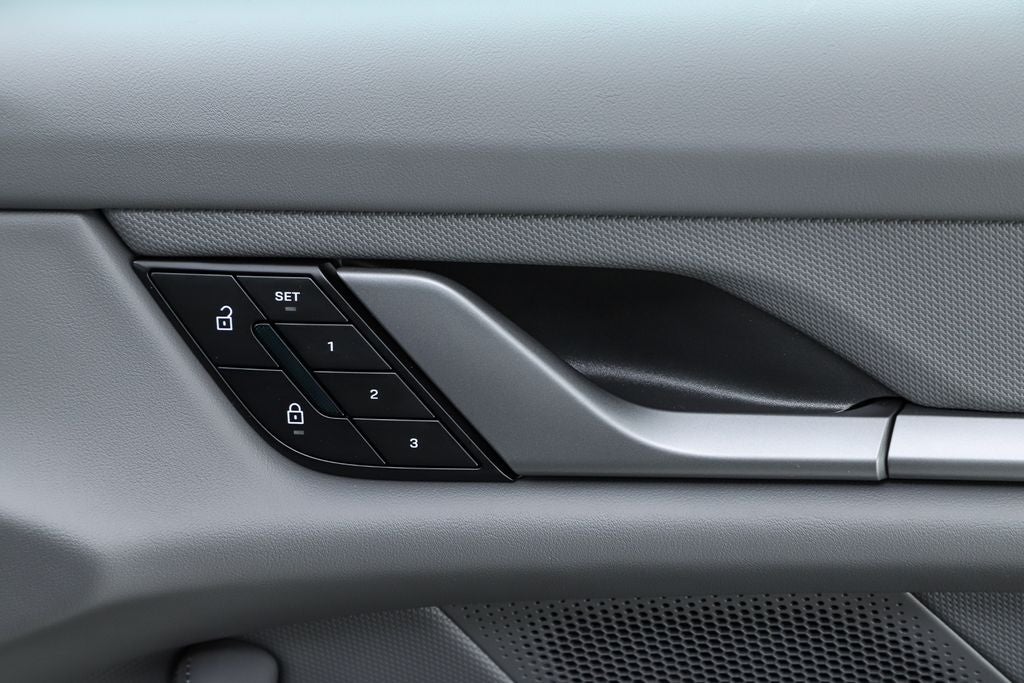 2025 Porsche Taycan 4