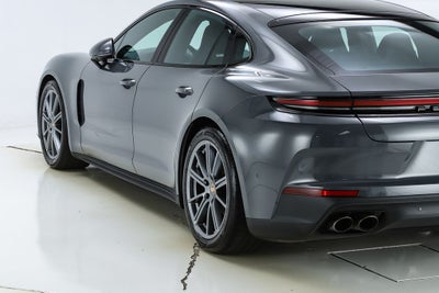 2025 Porsche Panamera 4
