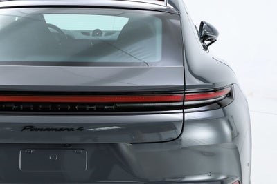 2025 Porsche Panamera 4
