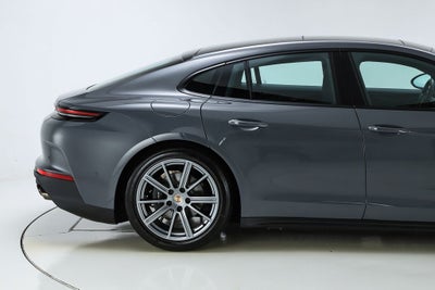 2025 Porsche Panamera 4