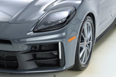 2025 Porsche Panamera 4