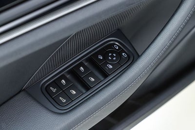 2025 Porsche Panamera 4