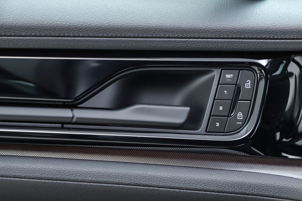 2025 Porsche Panamera 4