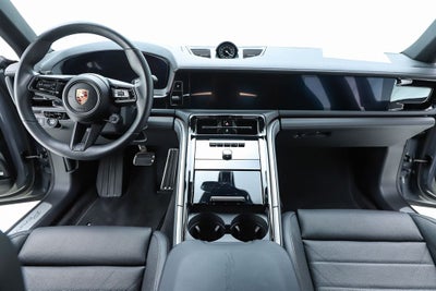 2025 Porsche Panamera 4