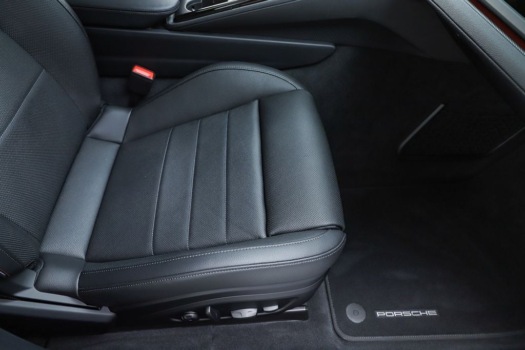 2025 Porsche Panamera 4