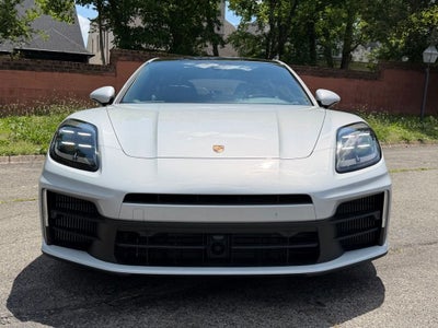 2025 Porsche Panamera 4