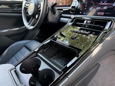 2025 Porsche Panamera 4