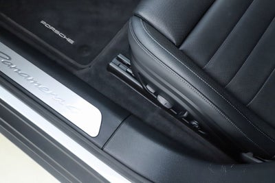 2025 Porsche Panamera 4