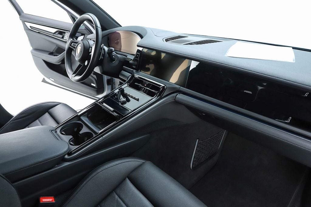 2025 Porsche Panamera 4