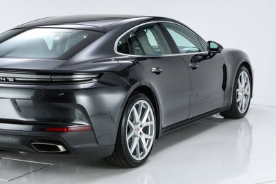 2026 Porsche Panamera 4