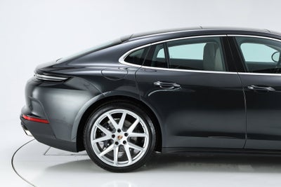 2026 Porsche Panamera 4