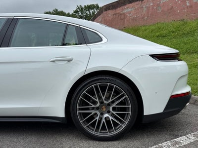 2025 Porsche Panamera 4