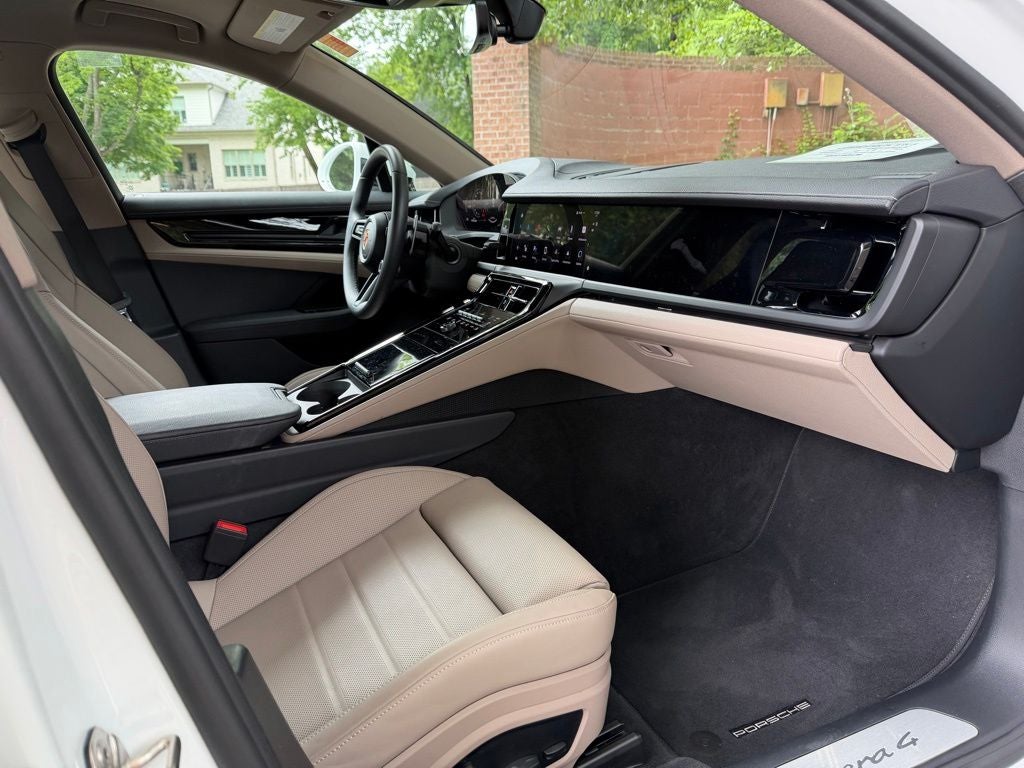 2025 Porsche Panamera 4
